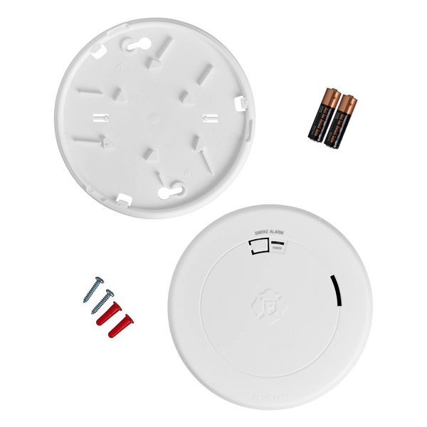 First Alert Alarm Smoke DC Slim SM200: Battery-Operated Smoke Detector, 10-Year Warranty, White, Includes 2 AA Alkaline Batteries