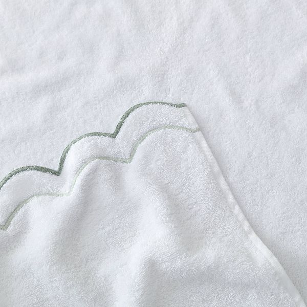 Peri Home 2pk Hand Towel Set - Color White/Green Scallop