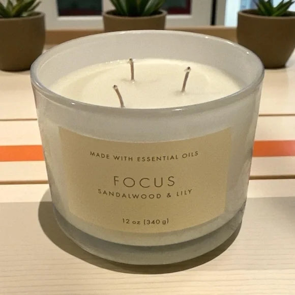 Threshold “Focus” Candle – Sandalwood & Lily – 12 oz