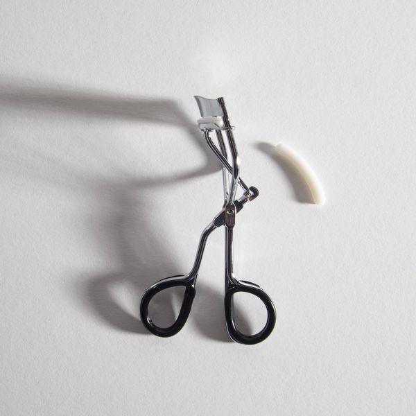 Trim Deluxe Eyelash Curler with Replacement Pad