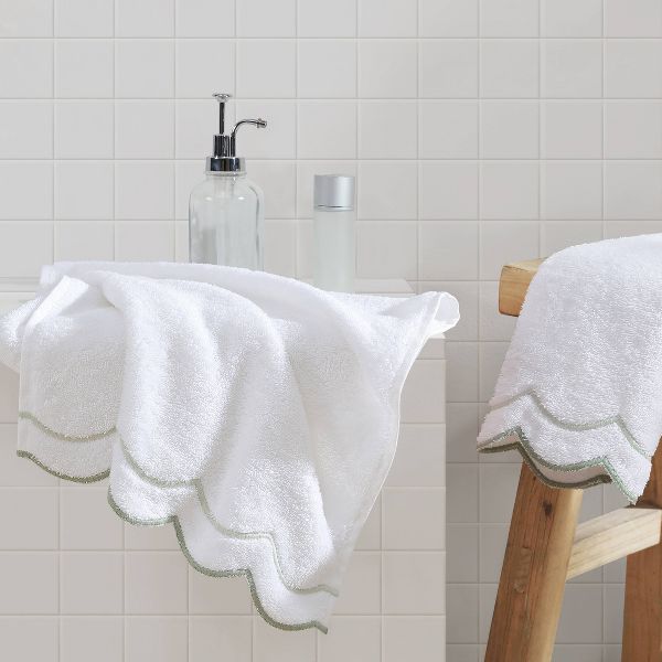Peri Home 2pk Hand Towel Set - Color White/Green Scallop