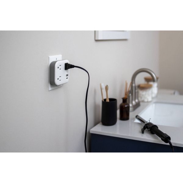 GE 3 Outlet Surge Tap with 1 USB-A and 1 USB-C 980 Joules White