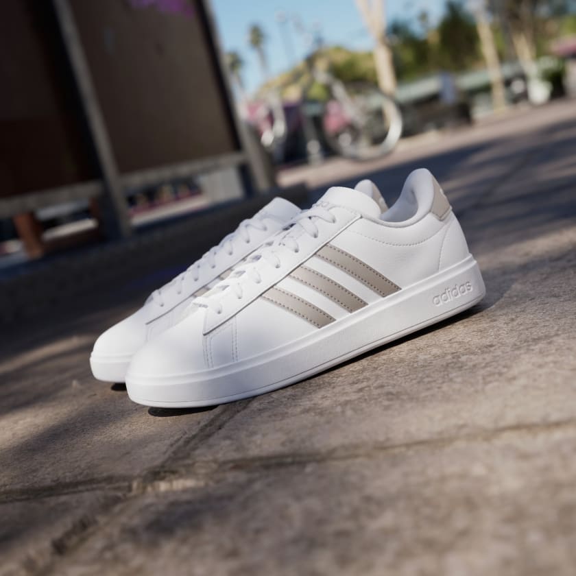 Women's Comfortable Short Trainers Adidas Grand Court Cloudfoam - Platinum Metallic - Size  M 7.5 / W 8.5